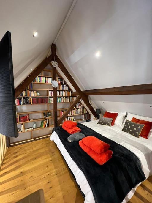 The Shack - Thatched Self Contained Annex Collingbourne Ducis Esterno foto