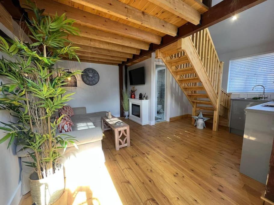 The Shack - Thatched Self Contained Annex Collingbourne Ducis Esterno foto