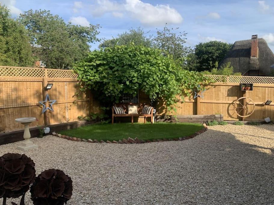 The Shack - Thatched Self Contained Annex Collingbourne Ducis Esterno foto