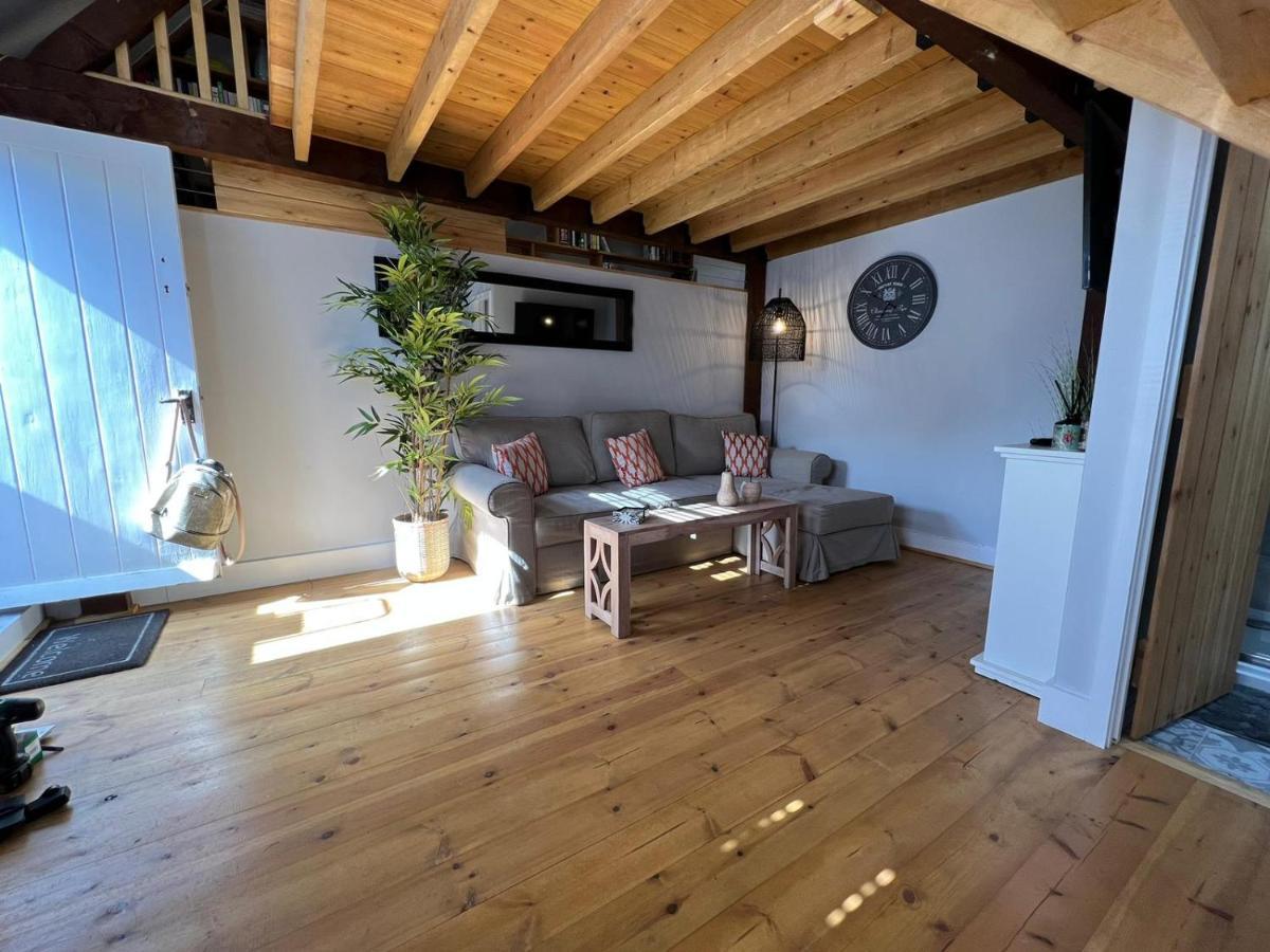The Shack - Thatched Self Contained Annex Collingbourne Ducis Esterno foto