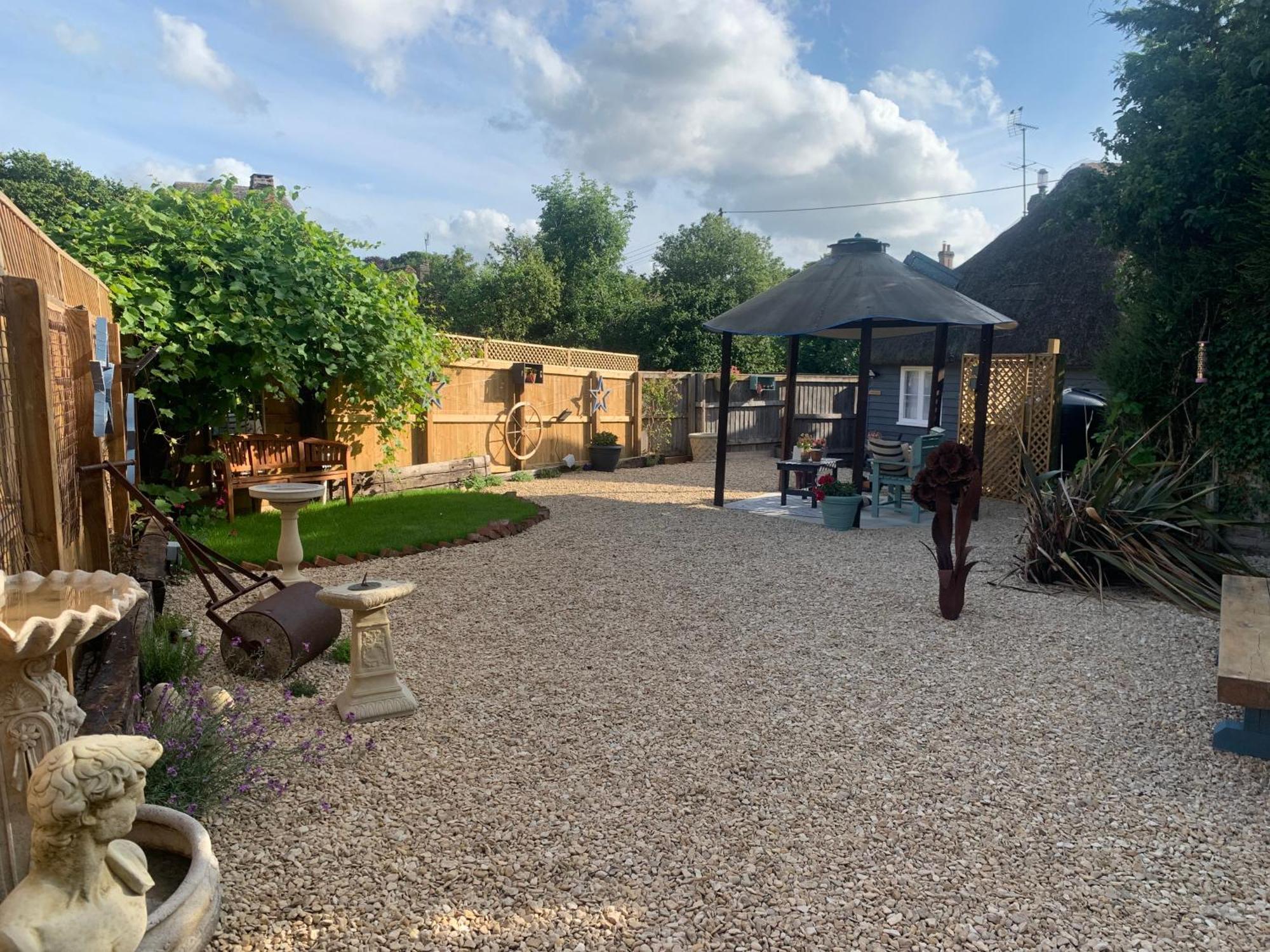 The Shack - Thatched Self Contained Annex Collingbourne Ducis Esterno foto